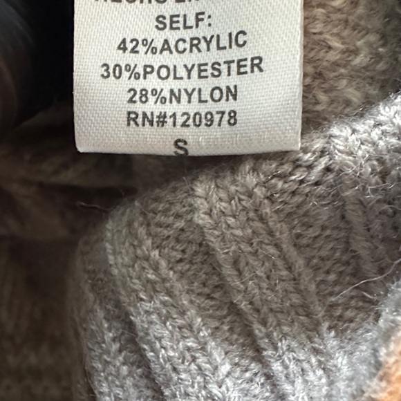 929:  ENTRO NWT SWEATER TAUPE (R2) - Picture 3 of 3